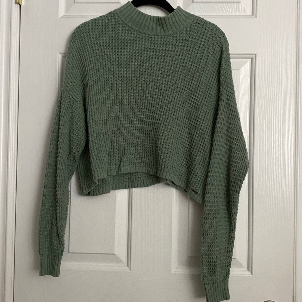 Hollister cropped green turtleneck sweater
